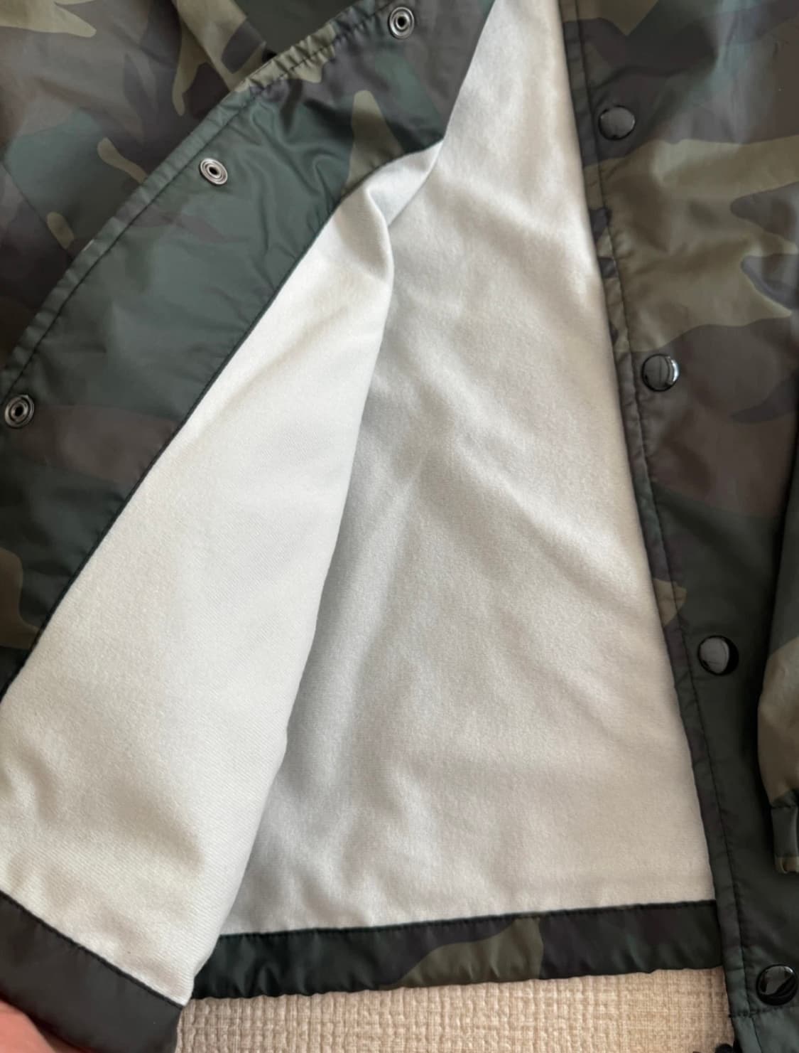 칼하트 WIP 카모 코치 자켓 상품이미지3