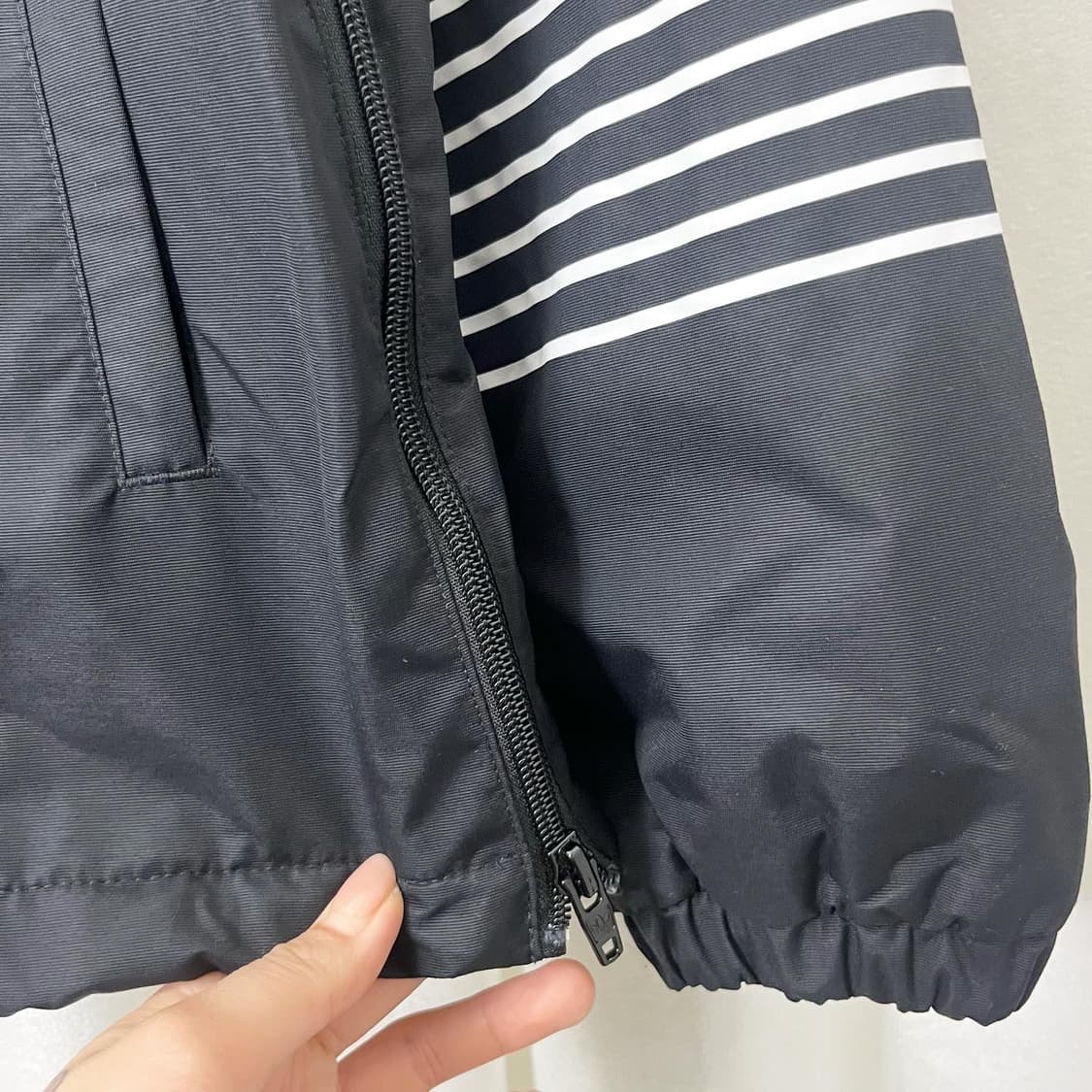 아디다스 블랙 윈드 후드 아노락 상품이미지6