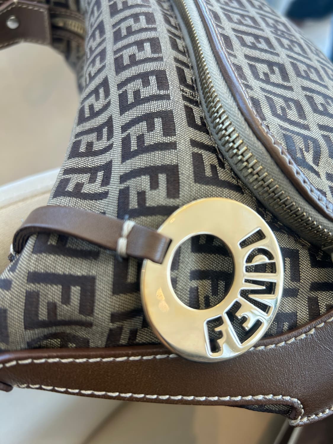 신상‼️)) Fendi 펜디 주카 패턴 캔버스 숄더백 상품이미지2