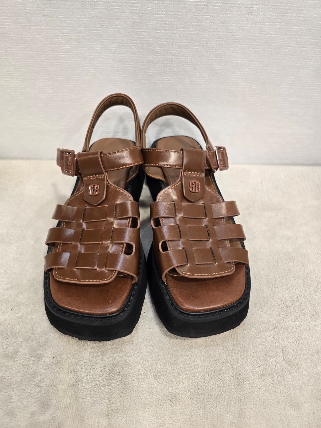 슈콤마보니 피셔맨 브라운 스트랩 플랫폼 샌들 250 상품이미지3