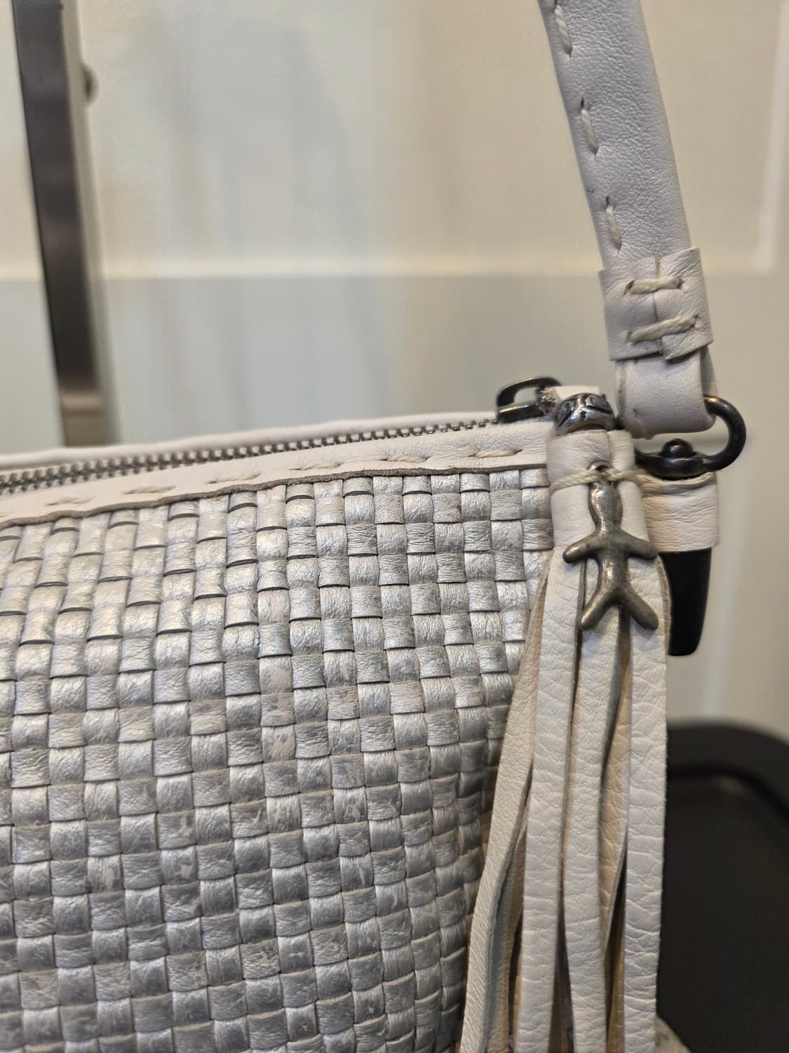 헨리베글린 양가죽 위빙 실버 크로스백 상품이미지2