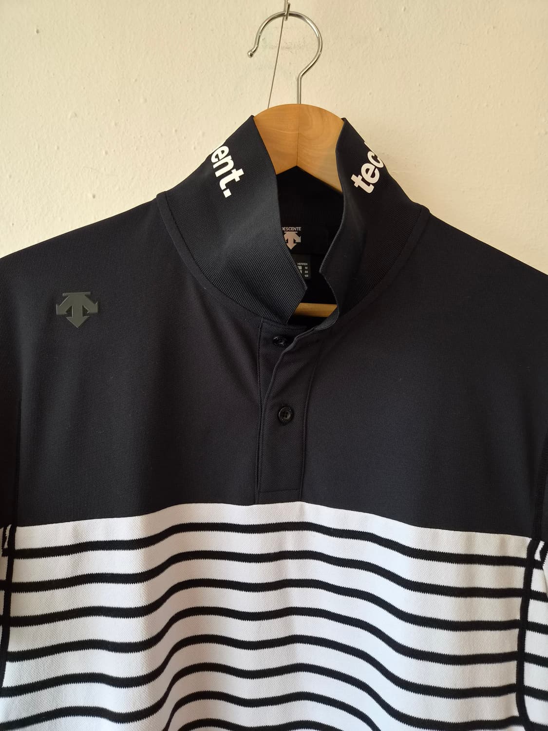 데상트 남성 블랙배색반팔PK카라티셔츠 105사이즈 상품이미지2