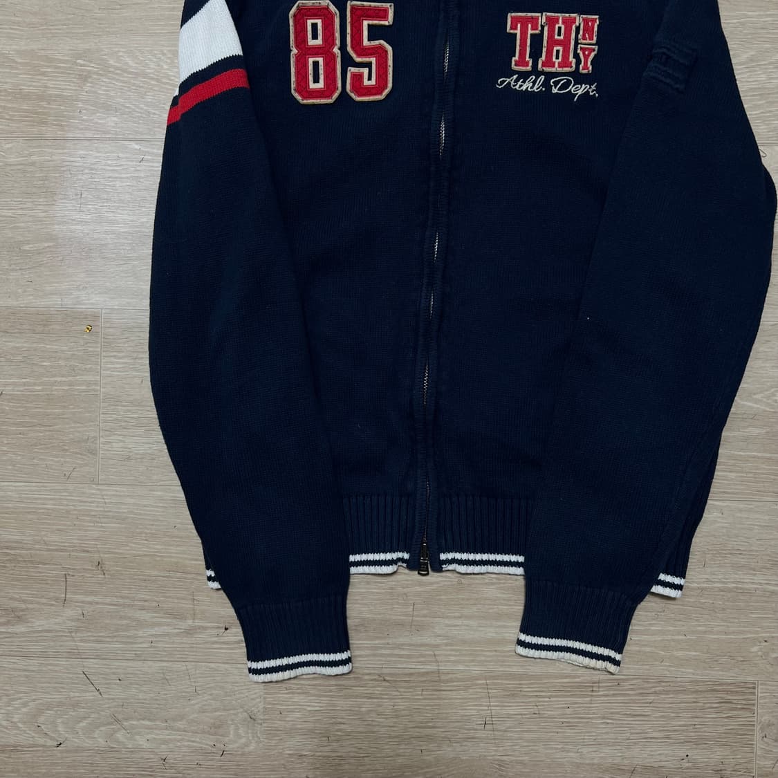 타미힐피거 빅로고 자수 패치 하이넥 니트집업 [네이비] S/90 상품이미지3