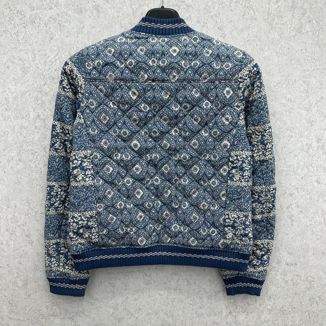 90 써스데이 아일랜드 여자 페이즐리 누빔 점퍼 상품이미지2