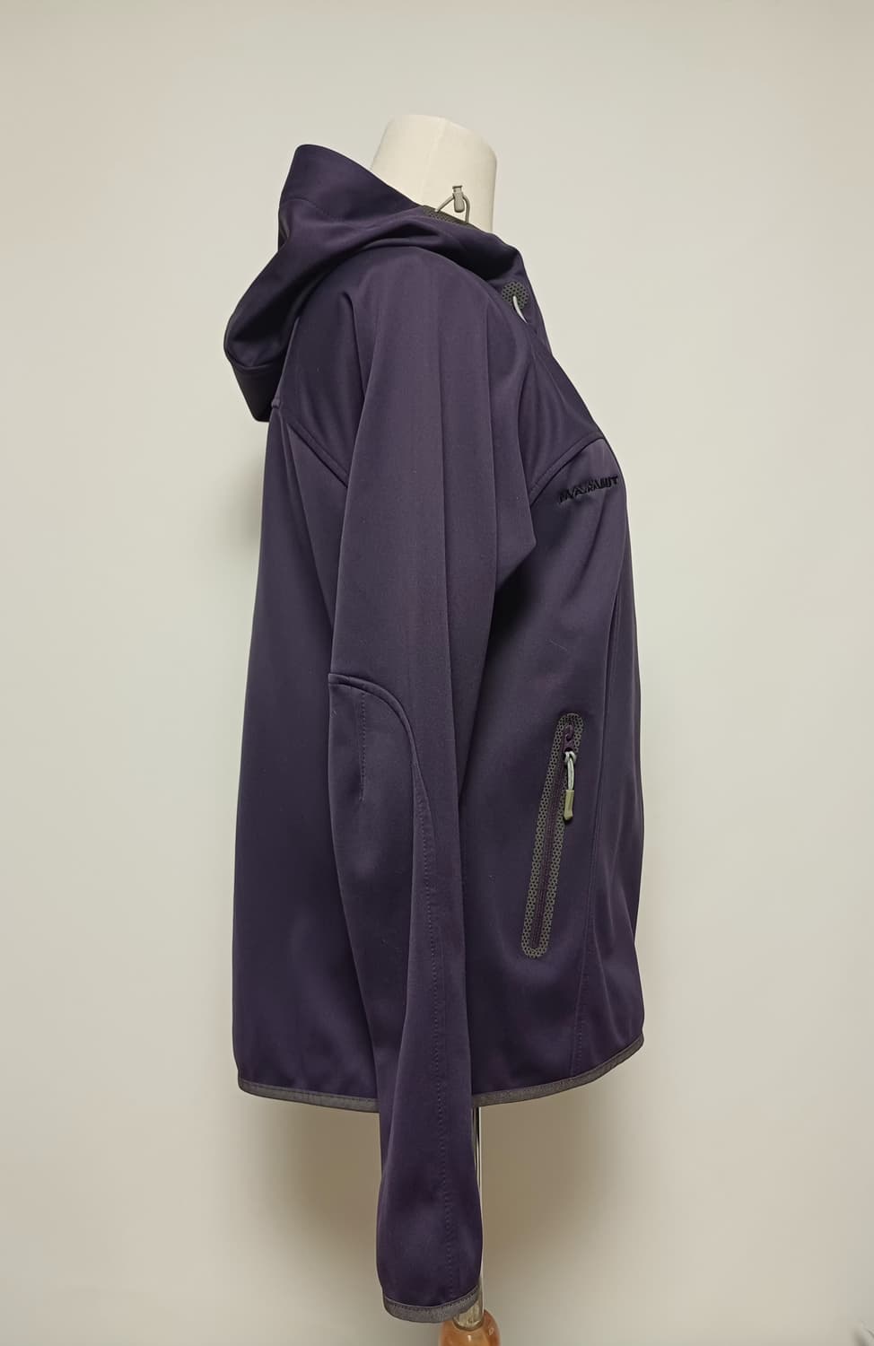 마무트 얼티메이트 고어텍스 인피니움 소프트쉘 여성 자켓 상품이미지2