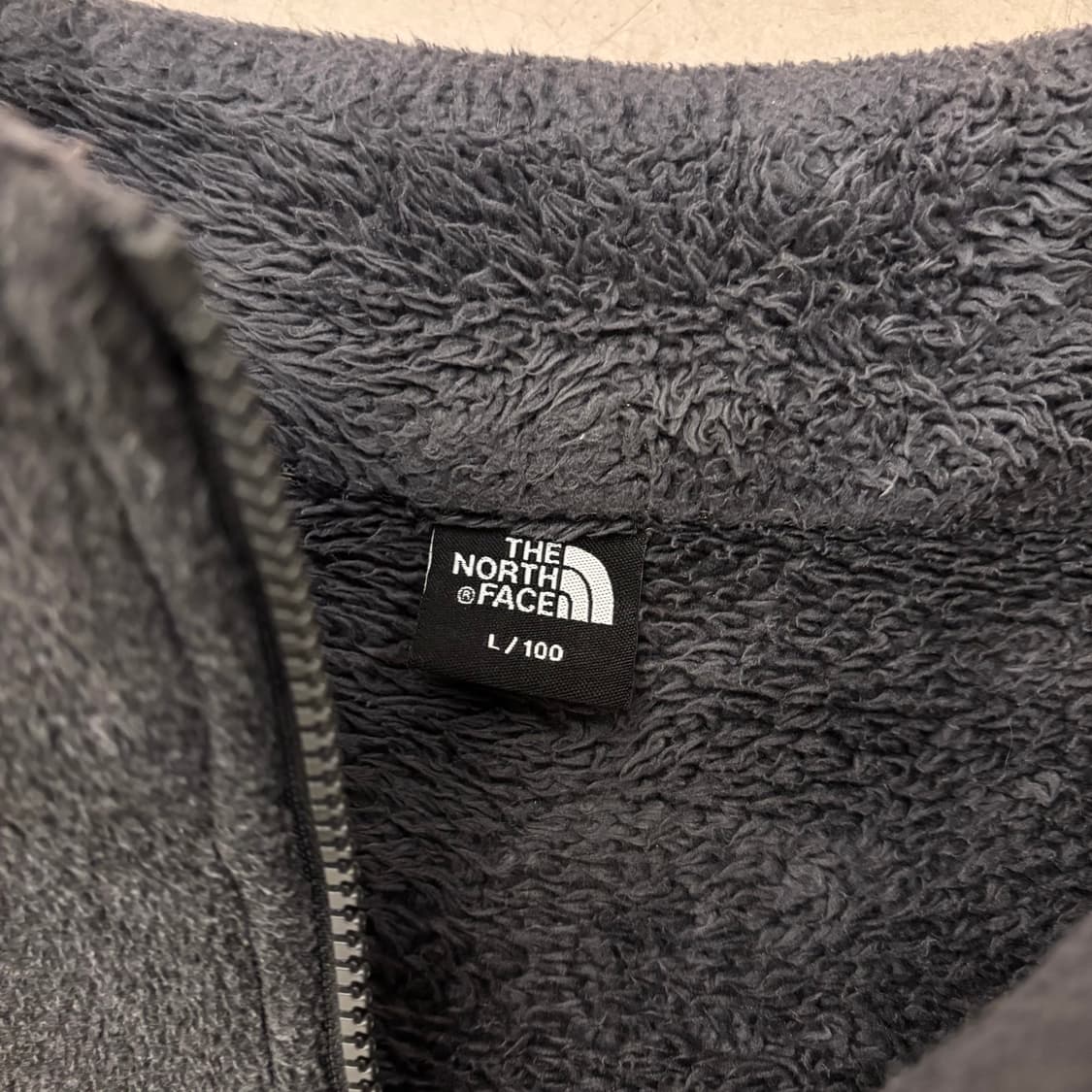 노스페이스 차콜 스몰로고 플리스 집업 상품이미지3