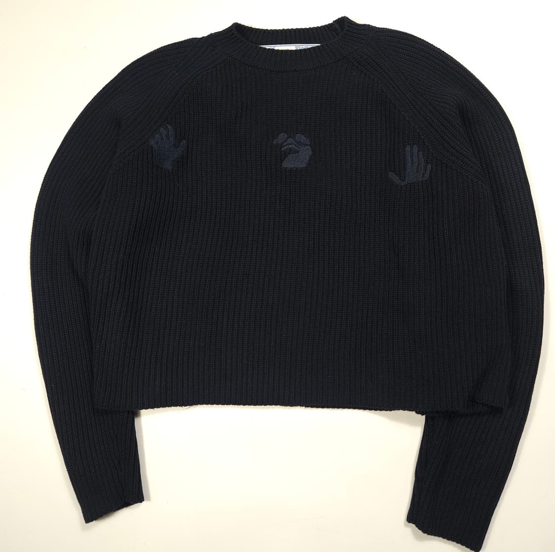 오프화이트 크롭 니트 상품이미지1