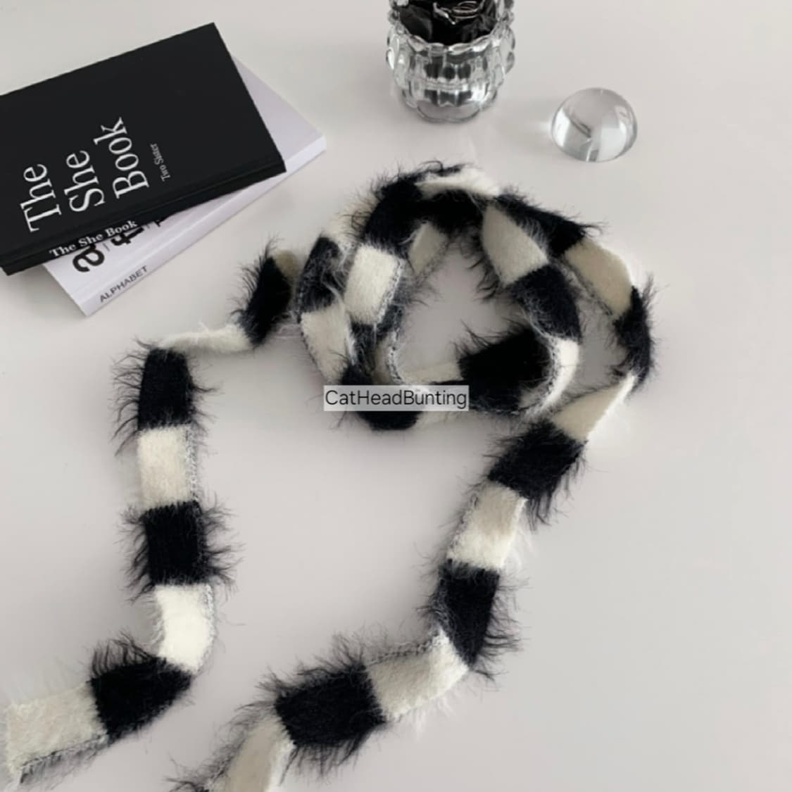 안유진 착용_UNISEX 플러피 스트라이프 롱 슬림 머플러 상품이미지7