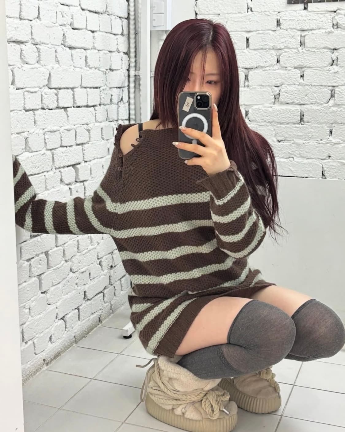 Waffle Stripe Off-Shoulder Knit Dress 상품이미지4