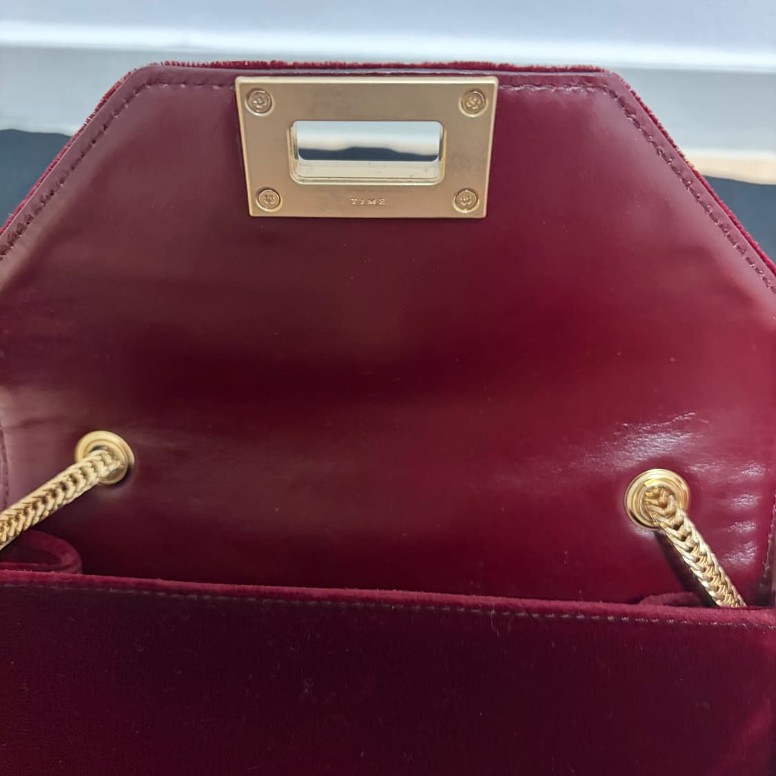 TIME 벨벳 체인 크로스백 버건디 상품이미지5