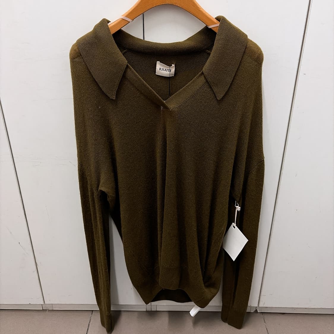 (정품/새상품) KHAITE 케이트 여성 카키 캐시미어 폴로 니트 상품이미지1