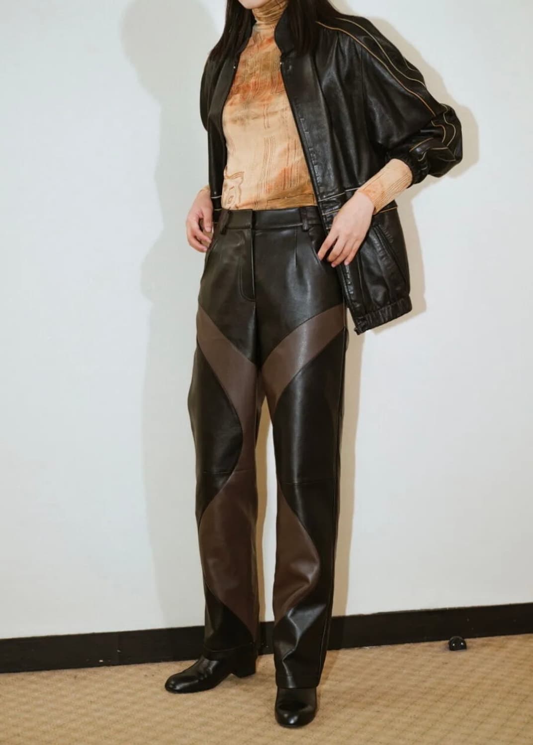 코스모스 인양 패턴 레더 팬츠 yin-yang patter leather 상품이미지2