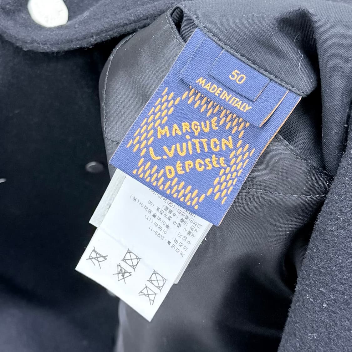 [S급/50] 24FW 루이비통 퍼렐 시그니처 바시티 블루종 자켓 블랙 상품이미지7