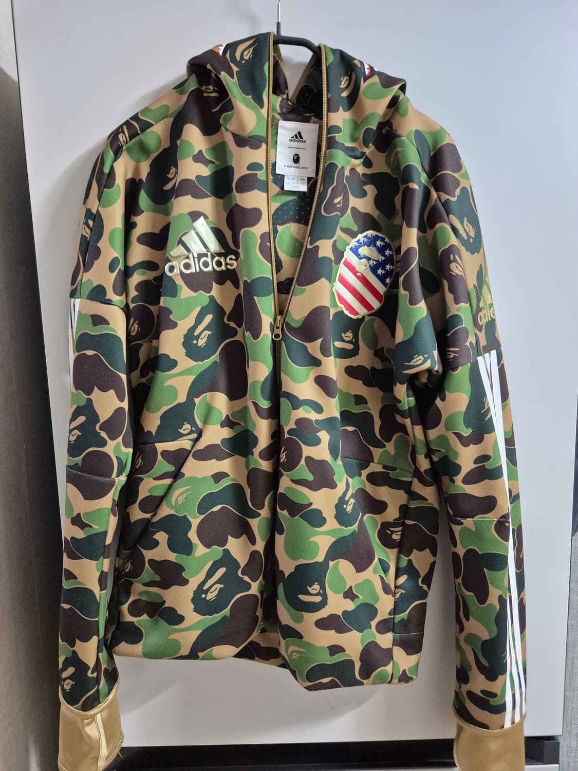 베이프 x 아디다스 슈퍼볼 샤크후드 저지 집업 상품이미지1