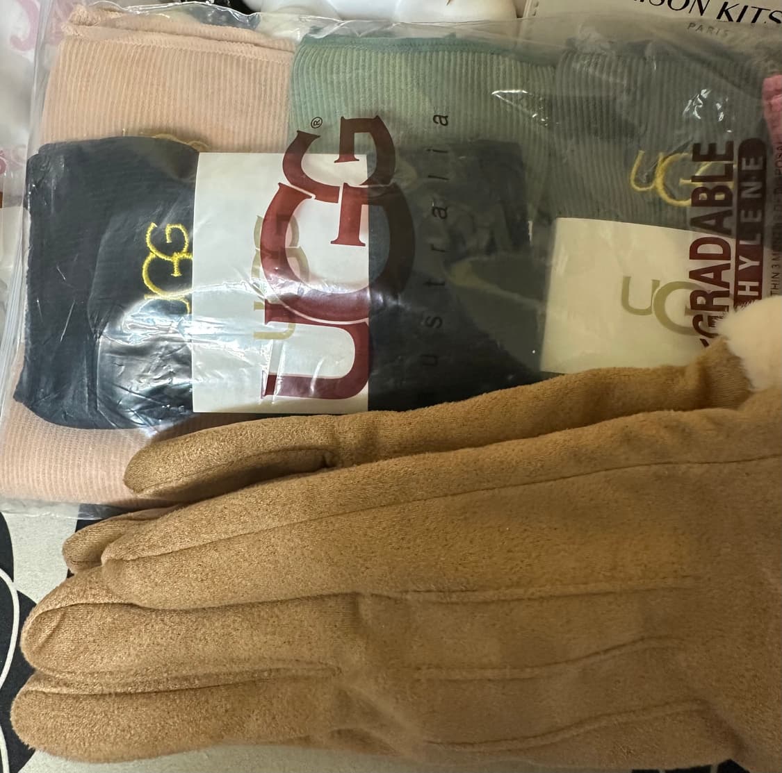 UGG 어그 베이지 스웨이드 퍼 장갑&양말세트 상품이미지3