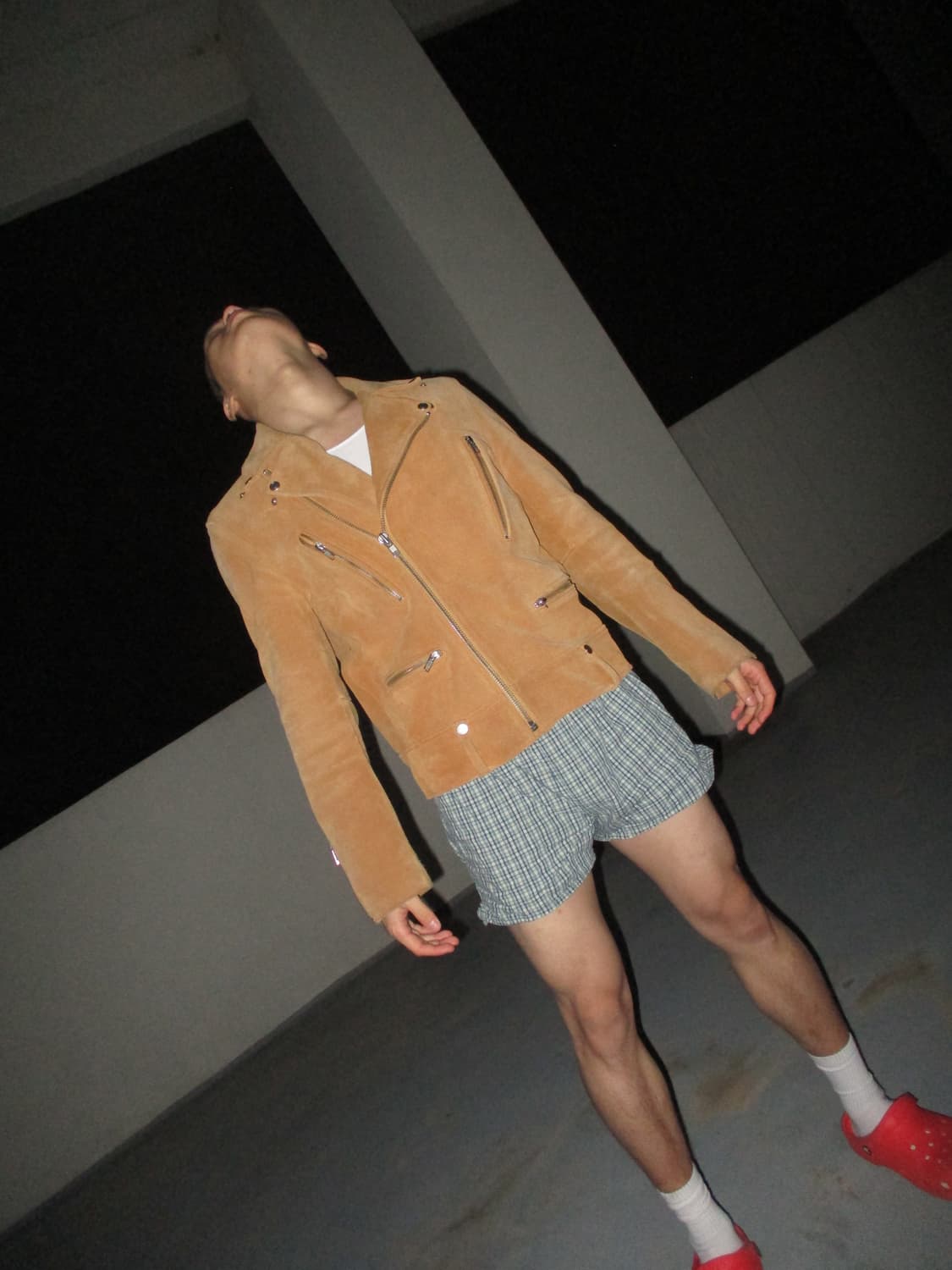 단단묵직 비바 스튜디오 스웨이드 자켓 상품이미지1