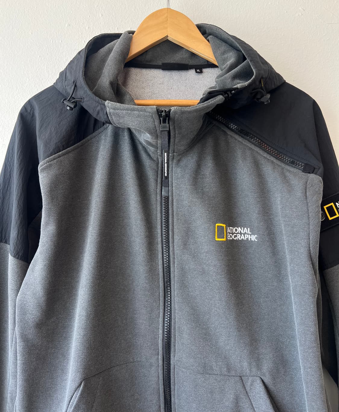 내셔널지오그래픽 남성 차콜 후드집업점퍼  상품이미지2