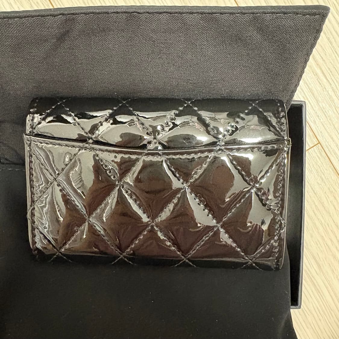 샤넬 클래식 똑딱이 카드지갑 31번대 페이던트 블랙 상품이미지2