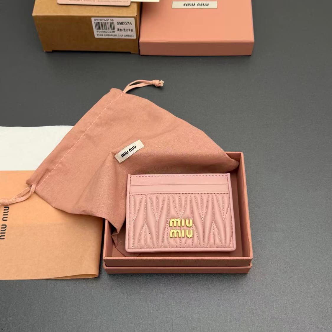 미우 미우 마테라쎄 나파 가죽 카드 홀더 앨러배스터 핑크 상품이미지2