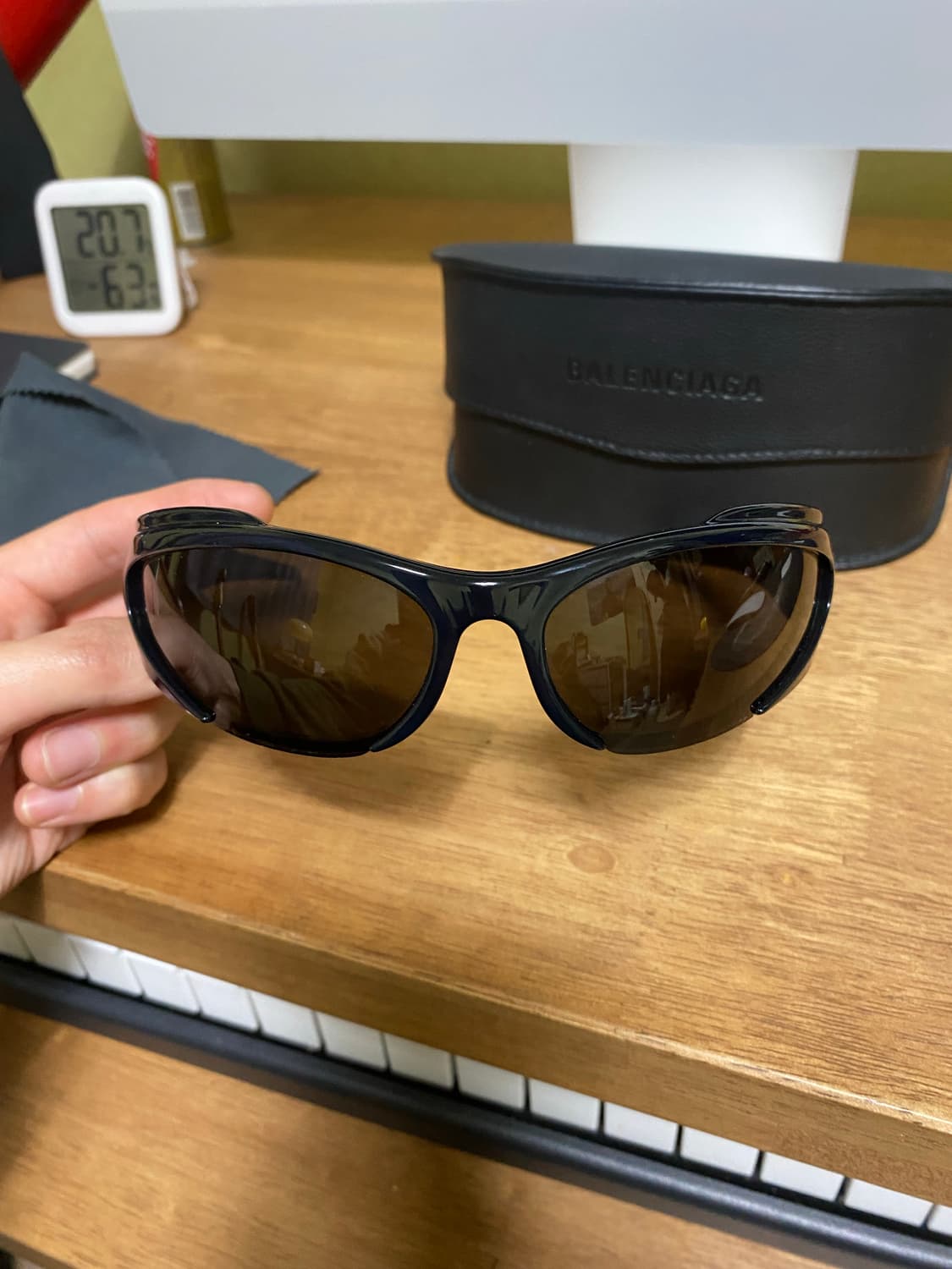 발렌시아가 렉탱글 리버스 엑스팬더 블랙 상품이미지4