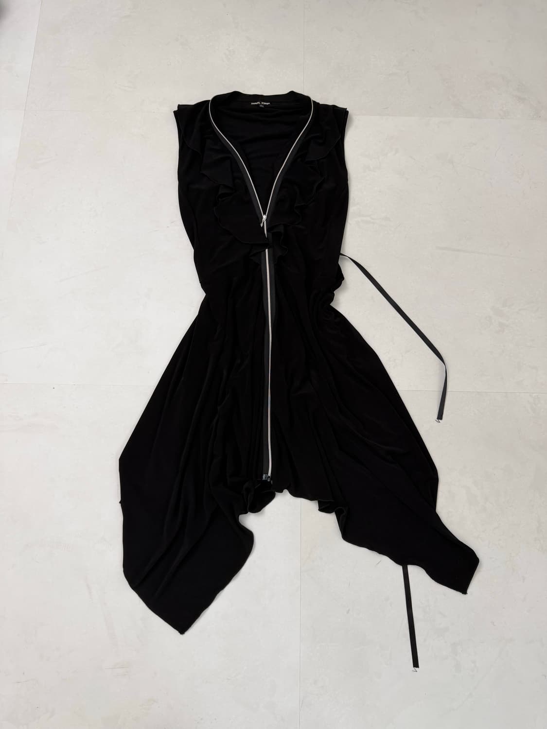 블랙 아일렛 디테일 집업 원피스  상품이미지4