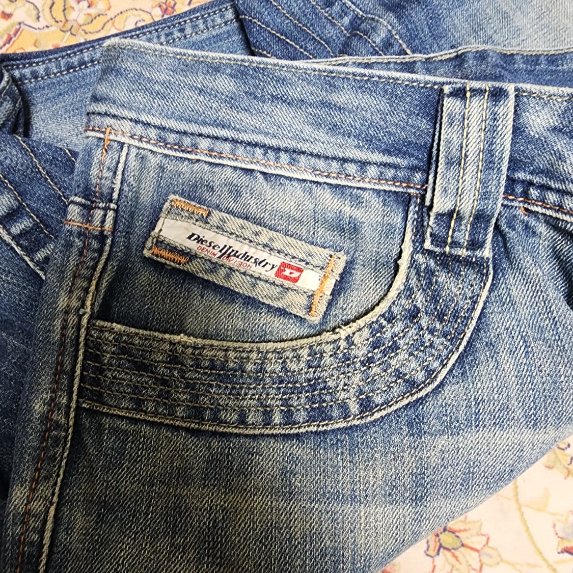 디젤 스트레이트핏 데님 팬츠 32 (00ECALA6001) 상품이미지4