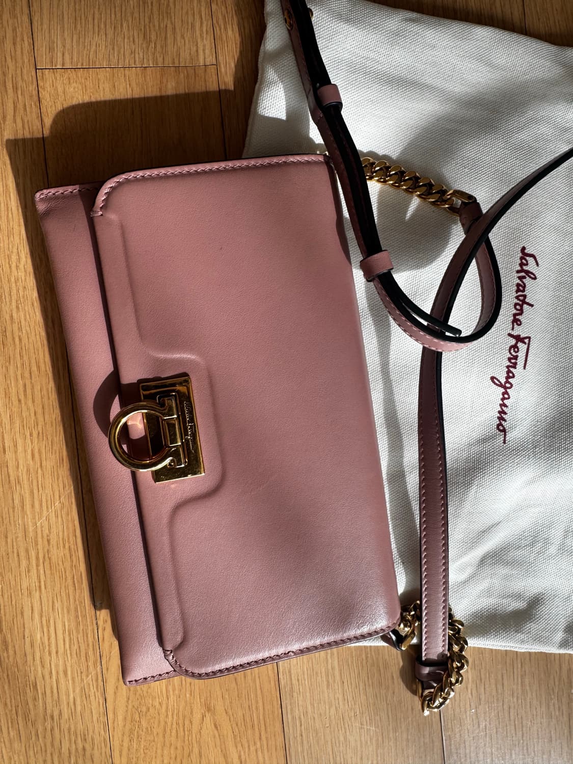 페레가모 woc 상품이미지2