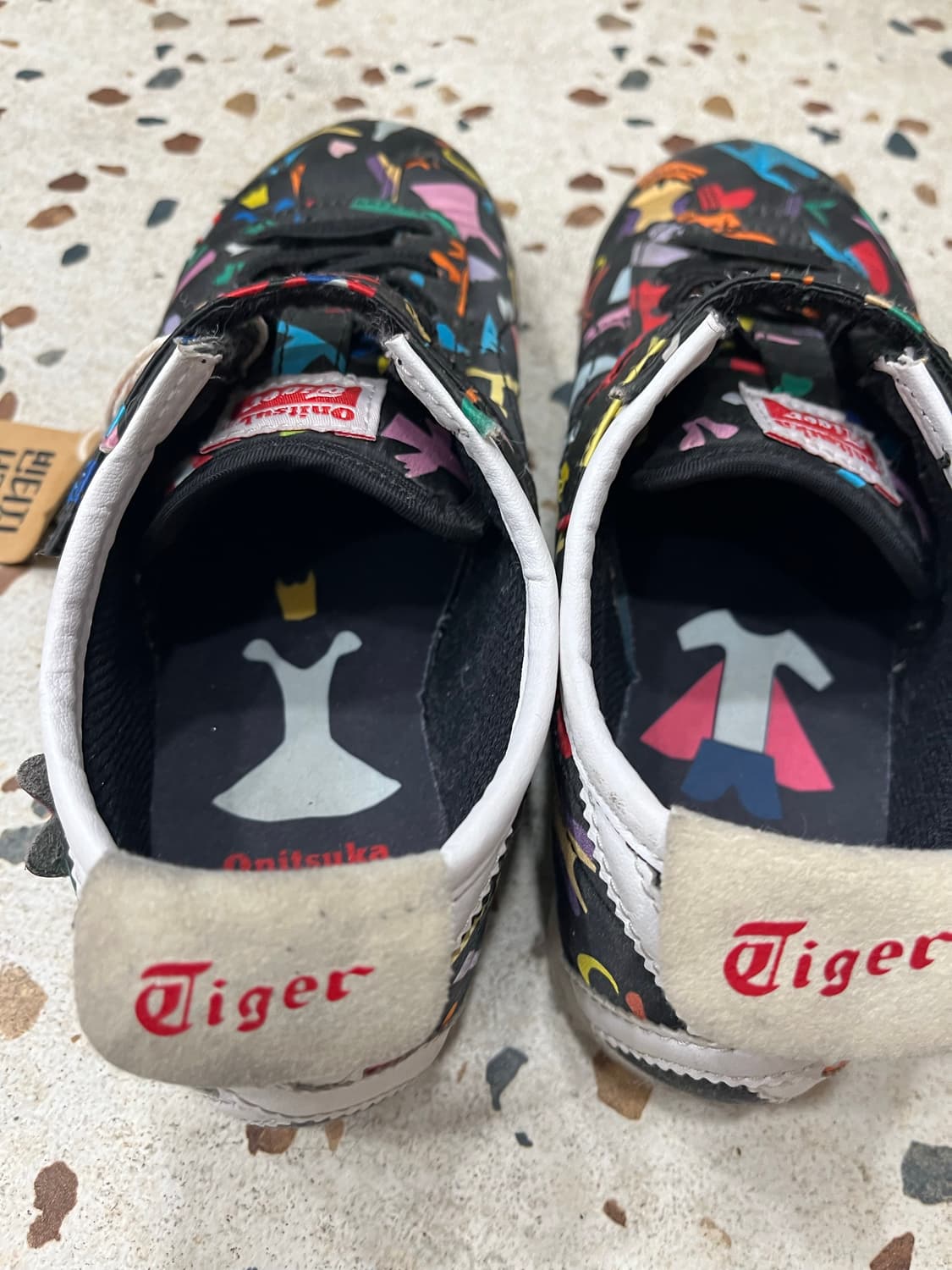 오니츠카타이거 키즈 블랙 패턴 운동화 상품이미지2