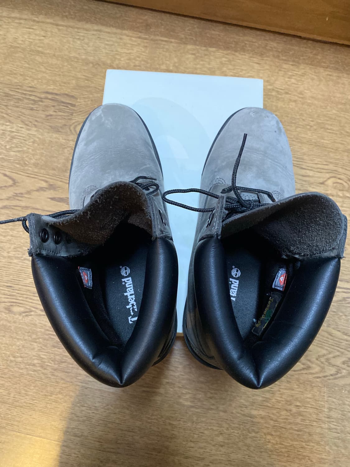 팀버랜드 클래식 6인치 다크그레이 270 상품이미지4