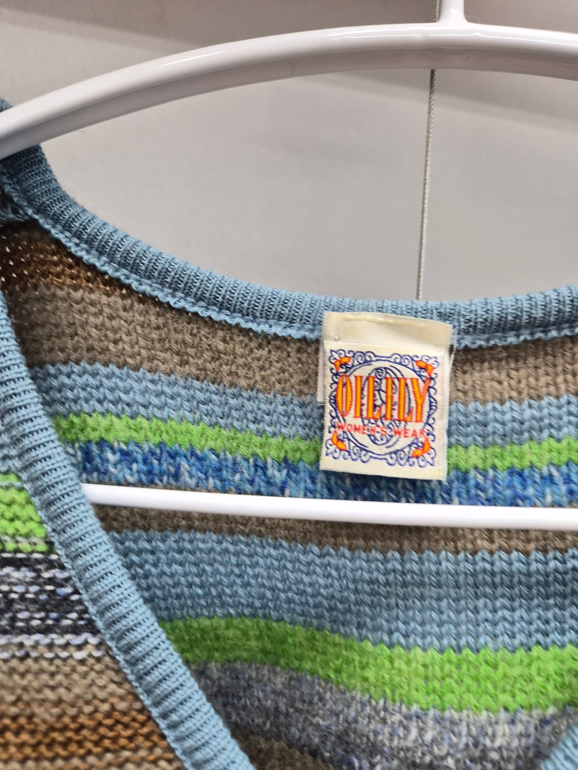 오일릴리 브이넥니트. 자라 핀턱슬랙스 상품이미지2