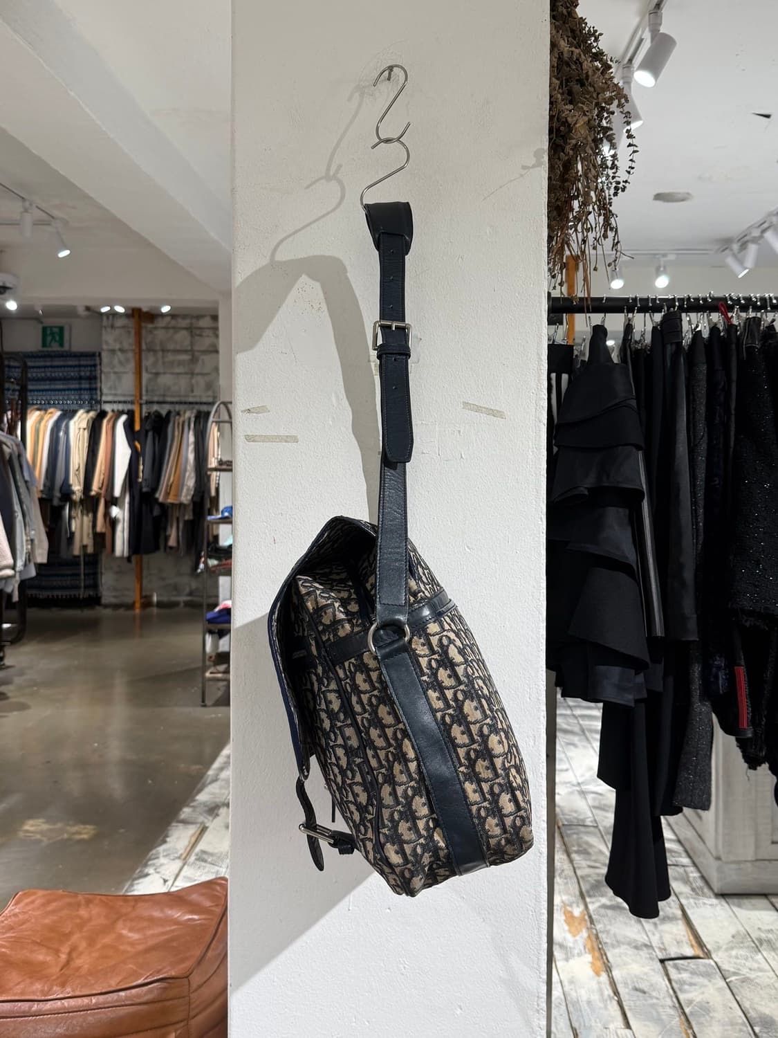 크리스찬 디올 오블리크 플랩 메신저 백 상품이미지3