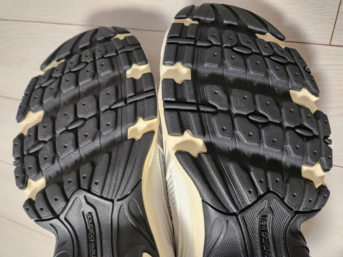 뉴발란스 530 실버 크림 MR530TA 운동화 사이즈275

사진처럼  상품이미지9