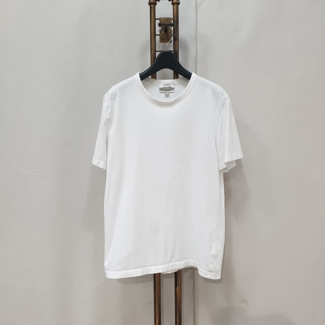 코스 COS 남성 레귤러핏 미드웨이트 브러쉬드 티셔츠 S 상품이미지1