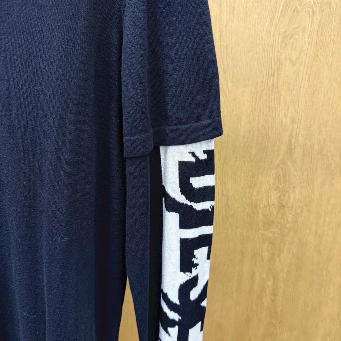 디젤 레이어드 반팔 긴팔 니트 그래픽 슬리브 로고패치 디테일 블랙 상품이미지6