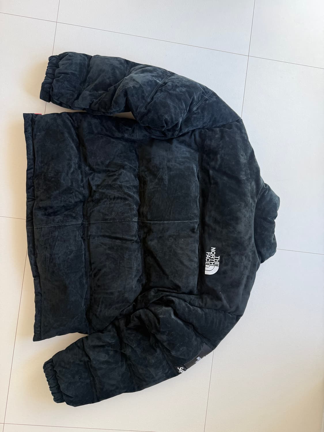 슈프림 x 노스페이스 스웨이드 눕시 자켓 블랙 - 23FW 상품이미지4