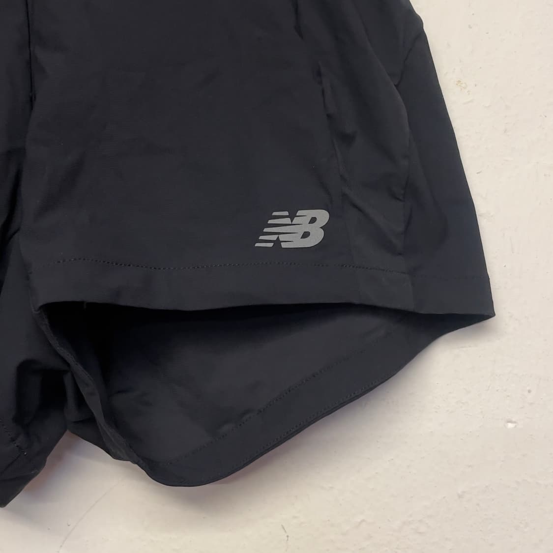 뉴발란스 (우먼) 숏 블랙 러닝 팬츠   상품이미지2