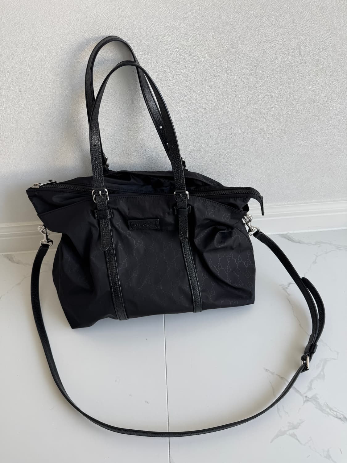 구찌 GG 나일론 토트백 미듐 상품이미지3