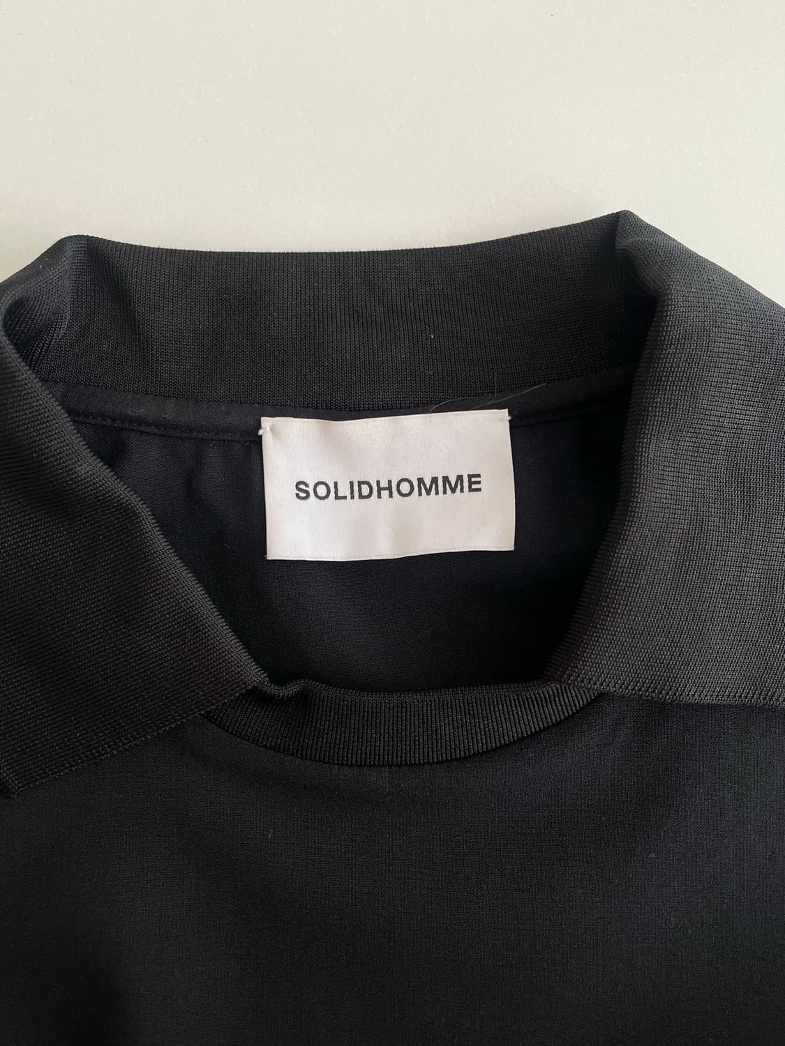 48) 솔리드옴므 19fw 카라 티셔츠 블랙 상품이미지4