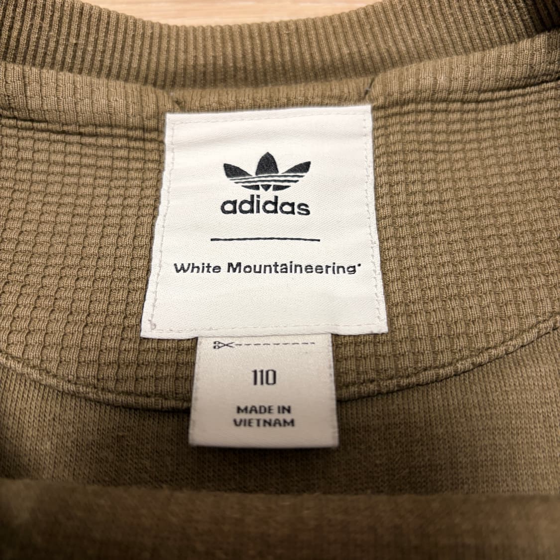 아디다스 X 화이트 마운티니어링 17F/W 카키 브라운 와플 맨투맨 상품이미지3