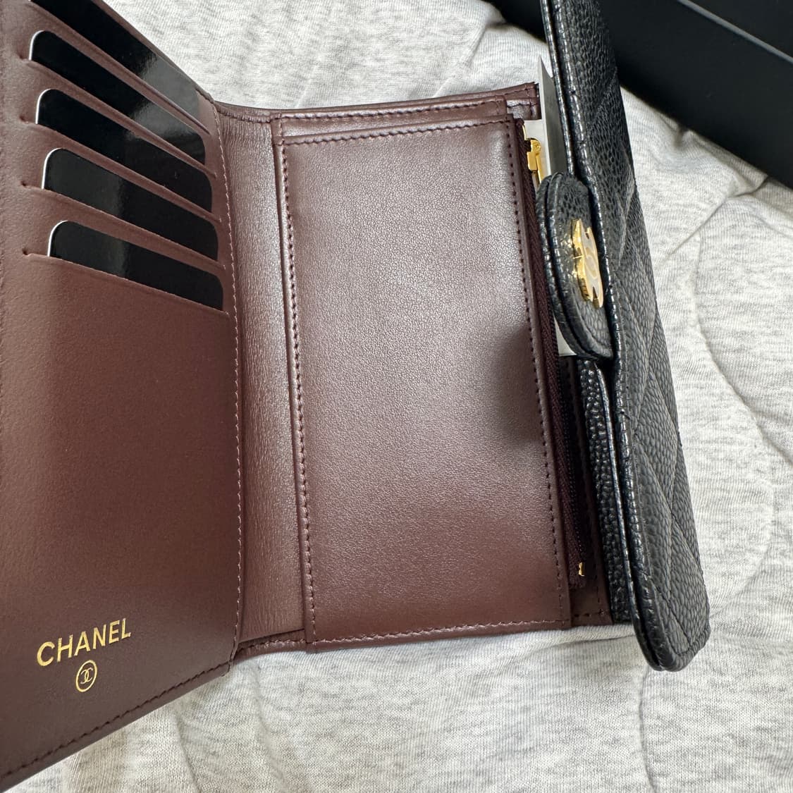 샤넬 클래식 캐비어 중지갑 내장칩 새제품 AP0232 상품이미지6