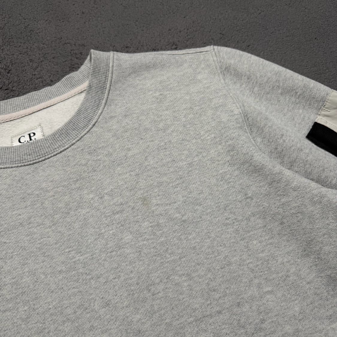 CP컴퍼니 자수로고 렌즈 맨투맨 상품이미지4