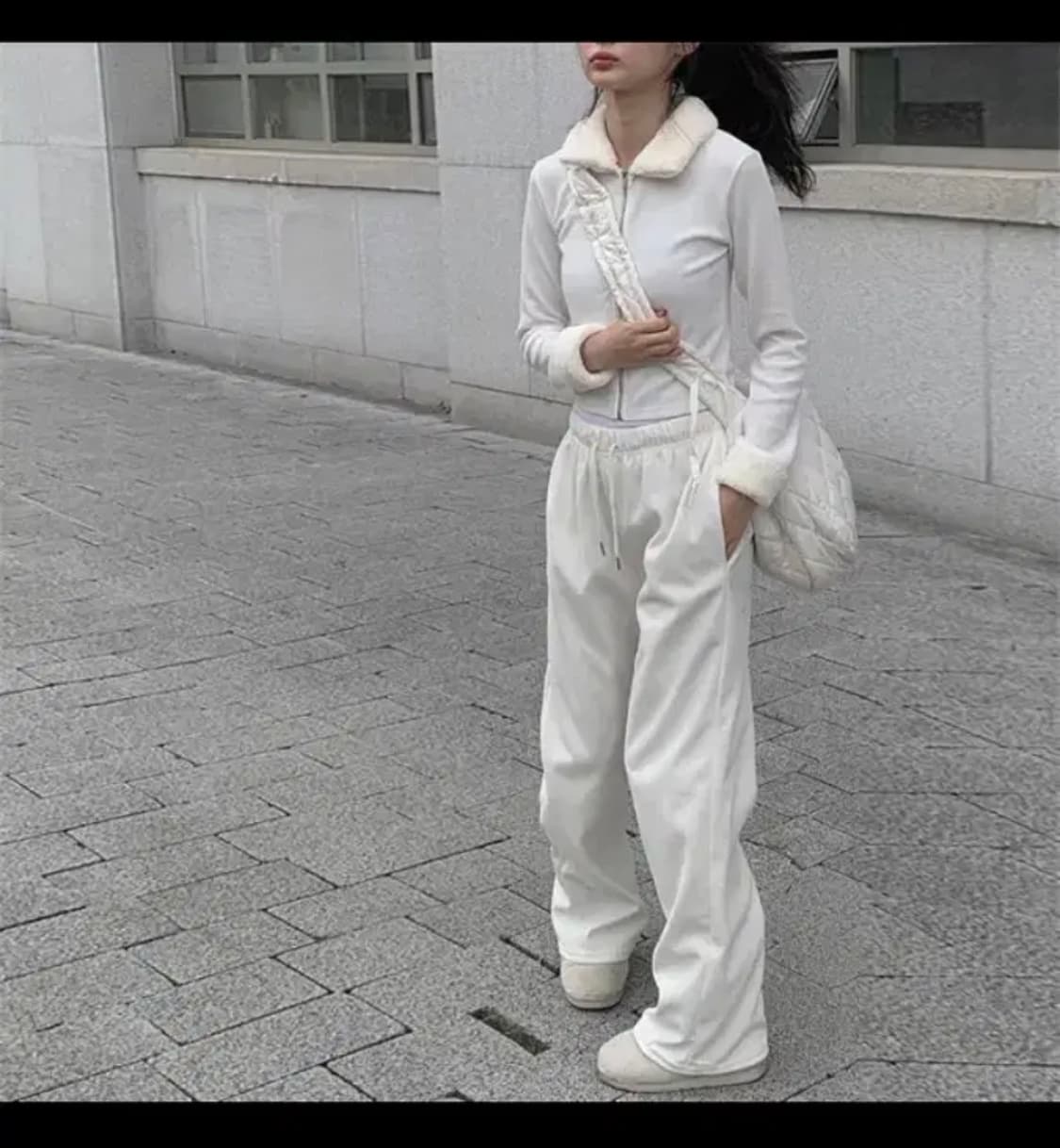 에이블리 기븐 퍼 카라 니트 집업 블랙 애니원모어 상품이미지1