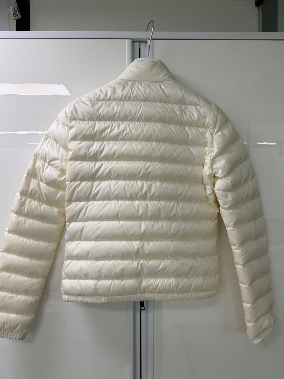 몽클레어 LANS 란스 여성 다운 경량 패딩 자켓 J10931A10100 상품이미지2