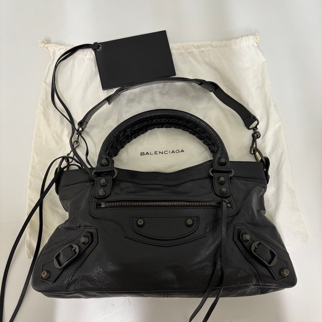 발렌시아가 모터백 클래식 퍼스트백 상품이미지1