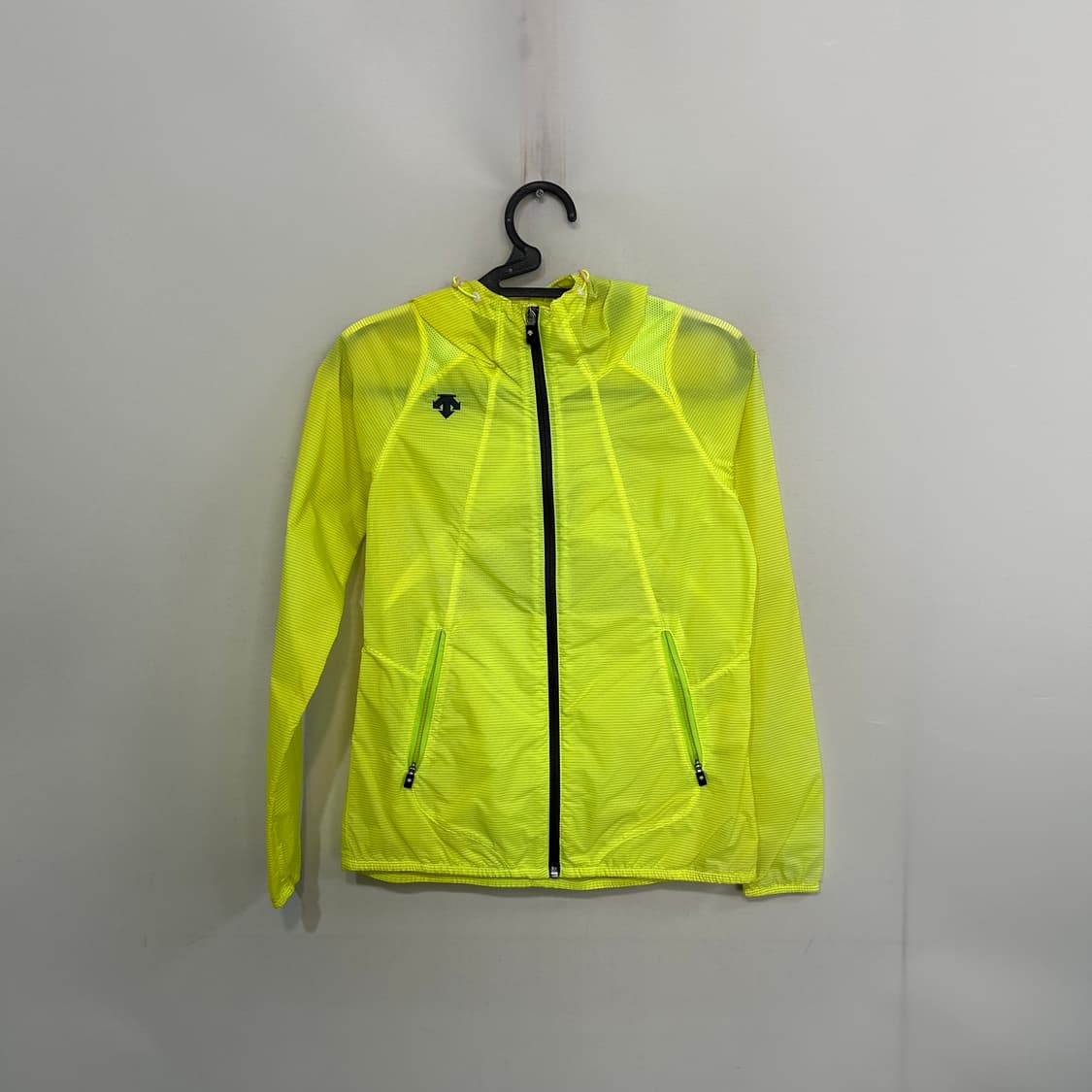 데상트 여성 바람막이 85 상품이미지1