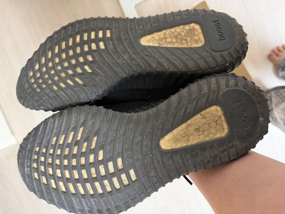 [275] 아디다스 이지부스트350v2 코어 레드 블랙 2022/2023 상품이미지6