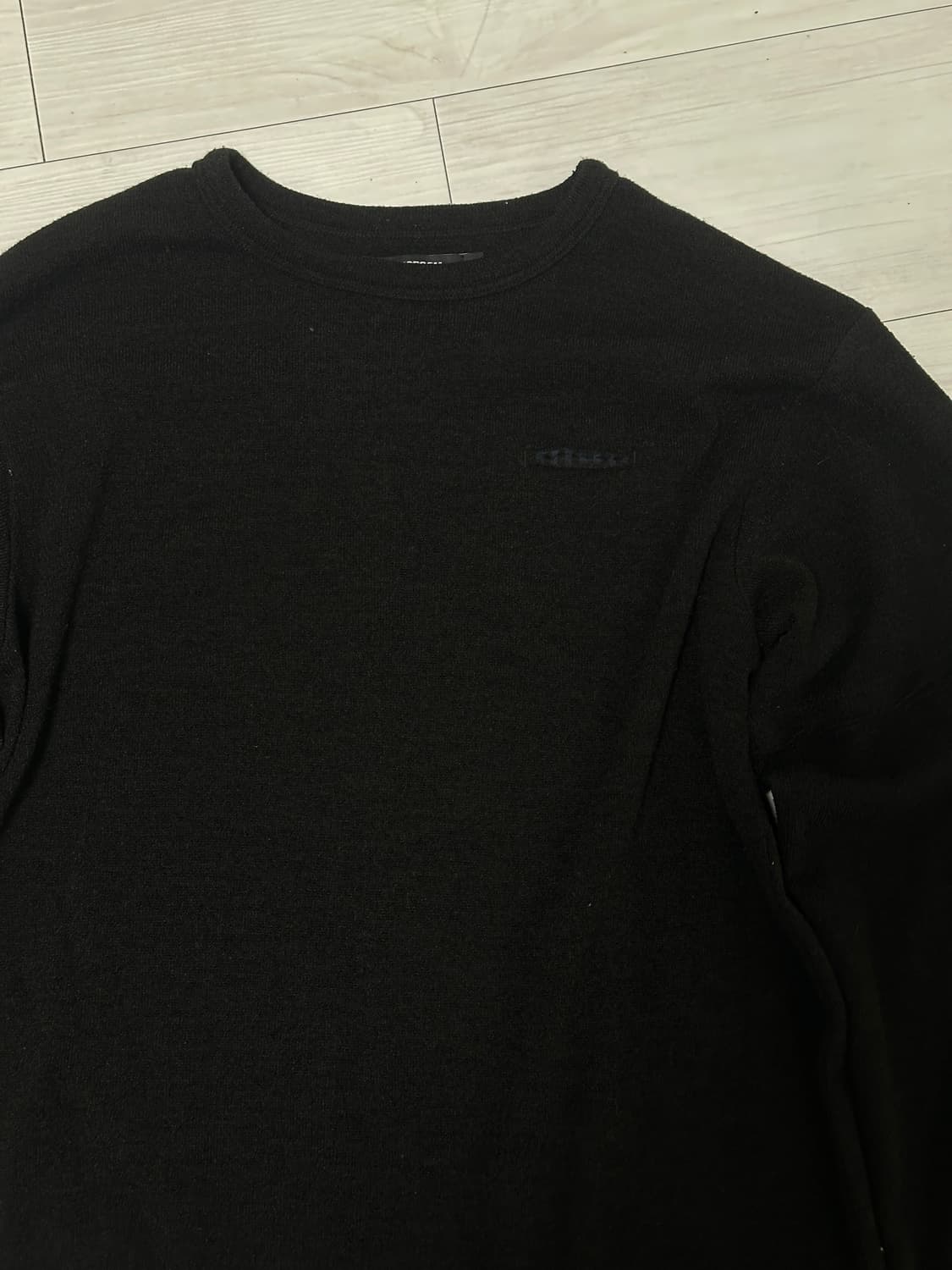 해칭룸 긴팔 티셔츠 니트재질 상품이미지1