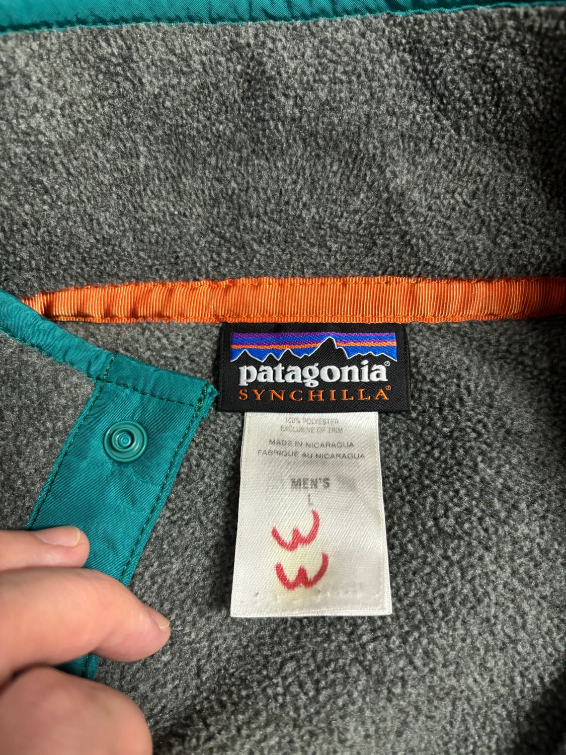 파타고니아 신칠라  니켈 L  판매합니다. (샤이아 라보프 착용 모델) 상품이미지3