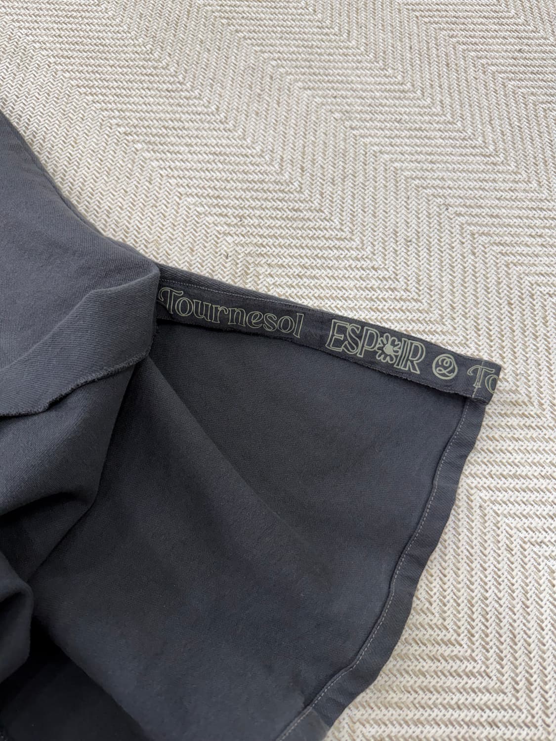 정품) O2ND 오즈세컨 한섬 23ss  블랙 데님 스커트 64 상품이미지6