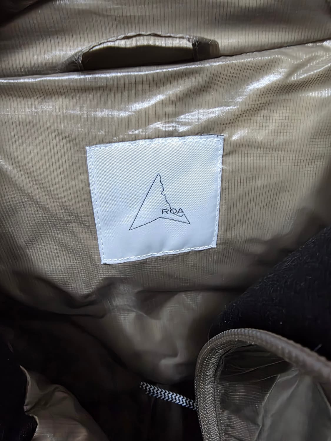 로아하이킹 다운패딩 라지사이즈 판매합니다 상품이미지5